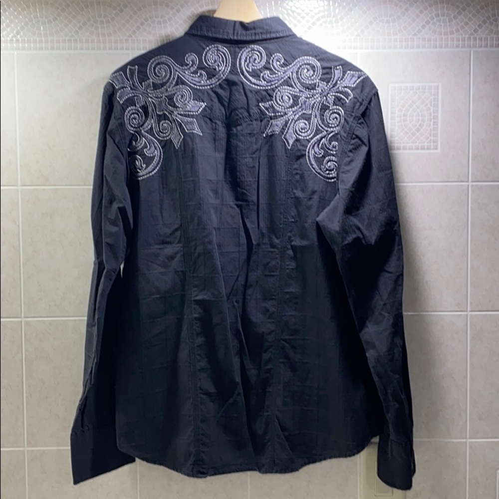 Button up - Picture 3 of 3
